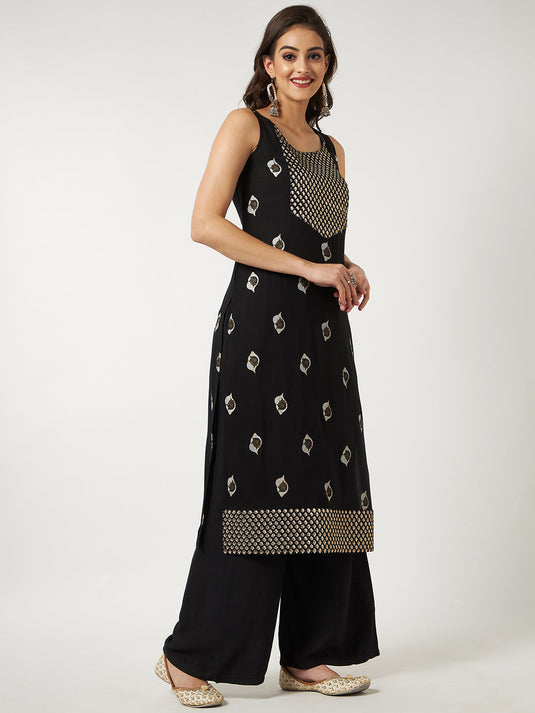 Sleeveless Kurta With Brocade Yoke