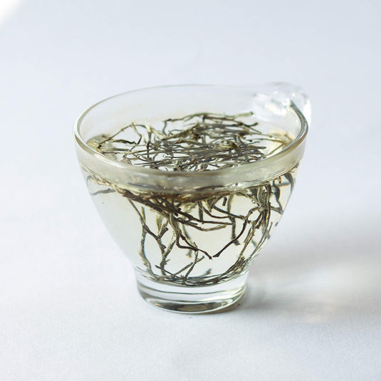 Teafloor Silver Buds Darjeeling White Tea | Natural Organic Tea | Maintains Glow of Skin and Rejuvenates Body Immune System | Low Caffeine Tea | Single Estate Tea , Darjeeling