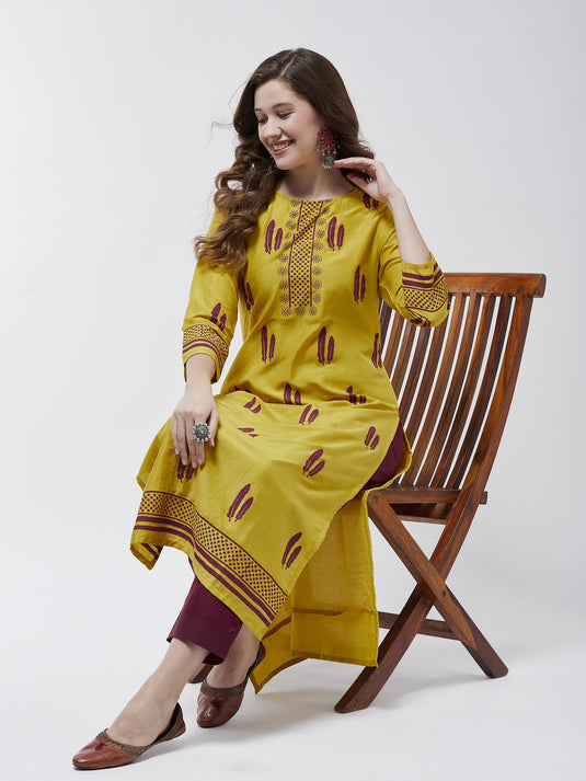 Allover Banana Leaf Printed Kurta With Contrast Pant Set