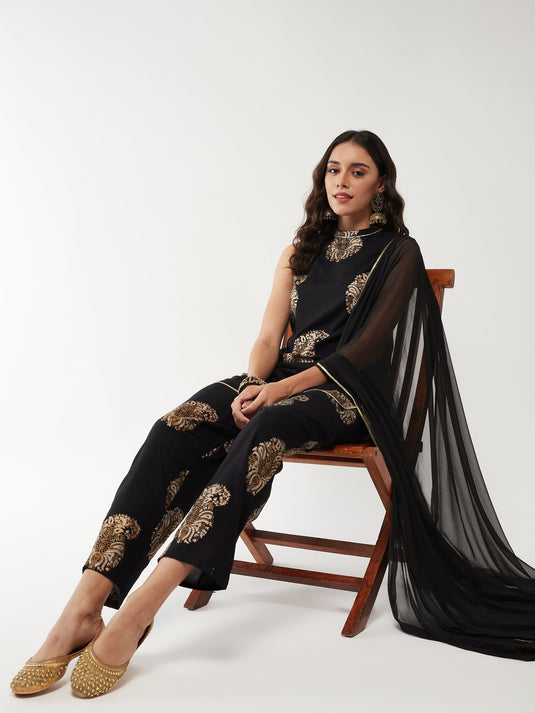 Sleeveless Printed Kurta With Pant And Matching Dupatta Set