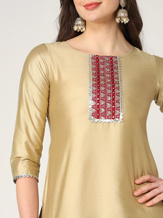 Quarter Sleeves Kurta With Straight Pants And Matching Dupatta Set With Lace Details