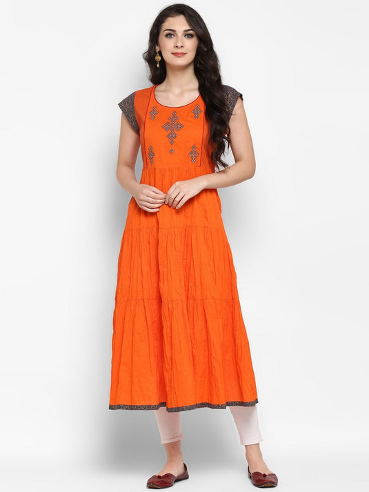 Pannkh Women's Embroidered Tierd Kurta