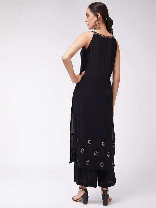 Sleeveless Embroidered Fusion Straight Fit Kurta